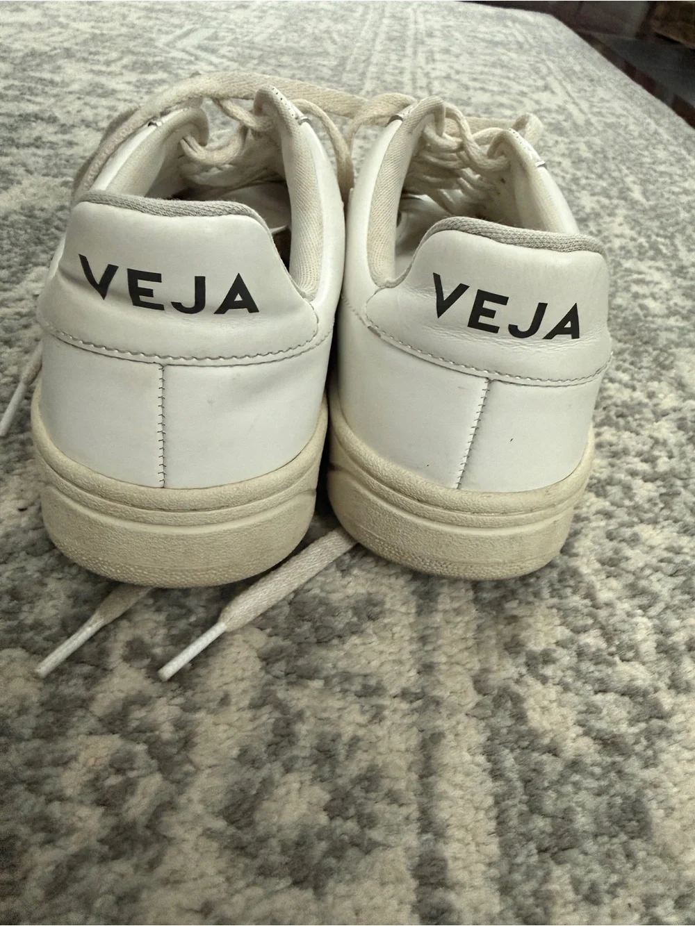 Veja Women's White Leather V 12 Low-Top Sneakers
